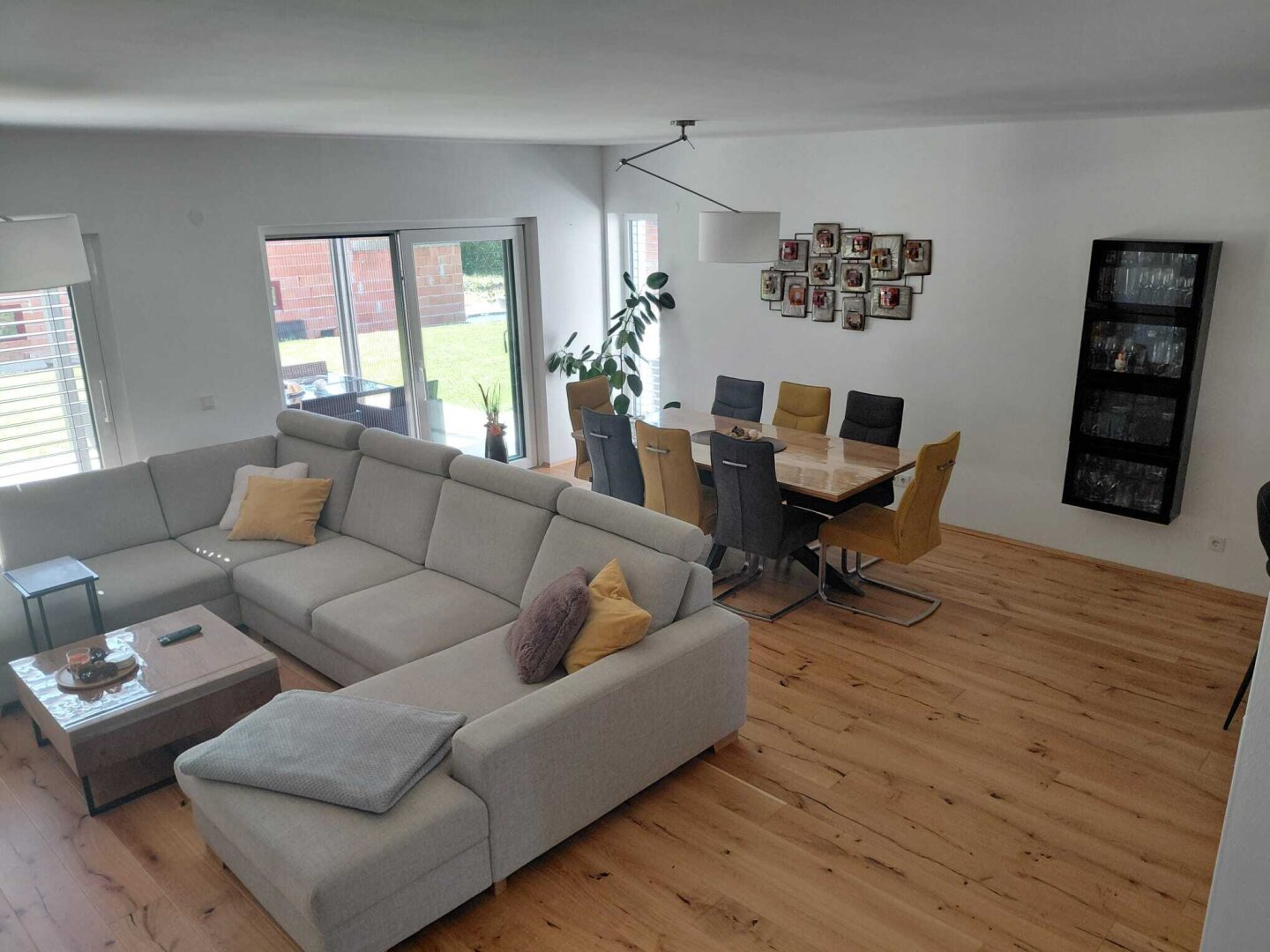 Modernes Neubauhaus mit 2 Appartements