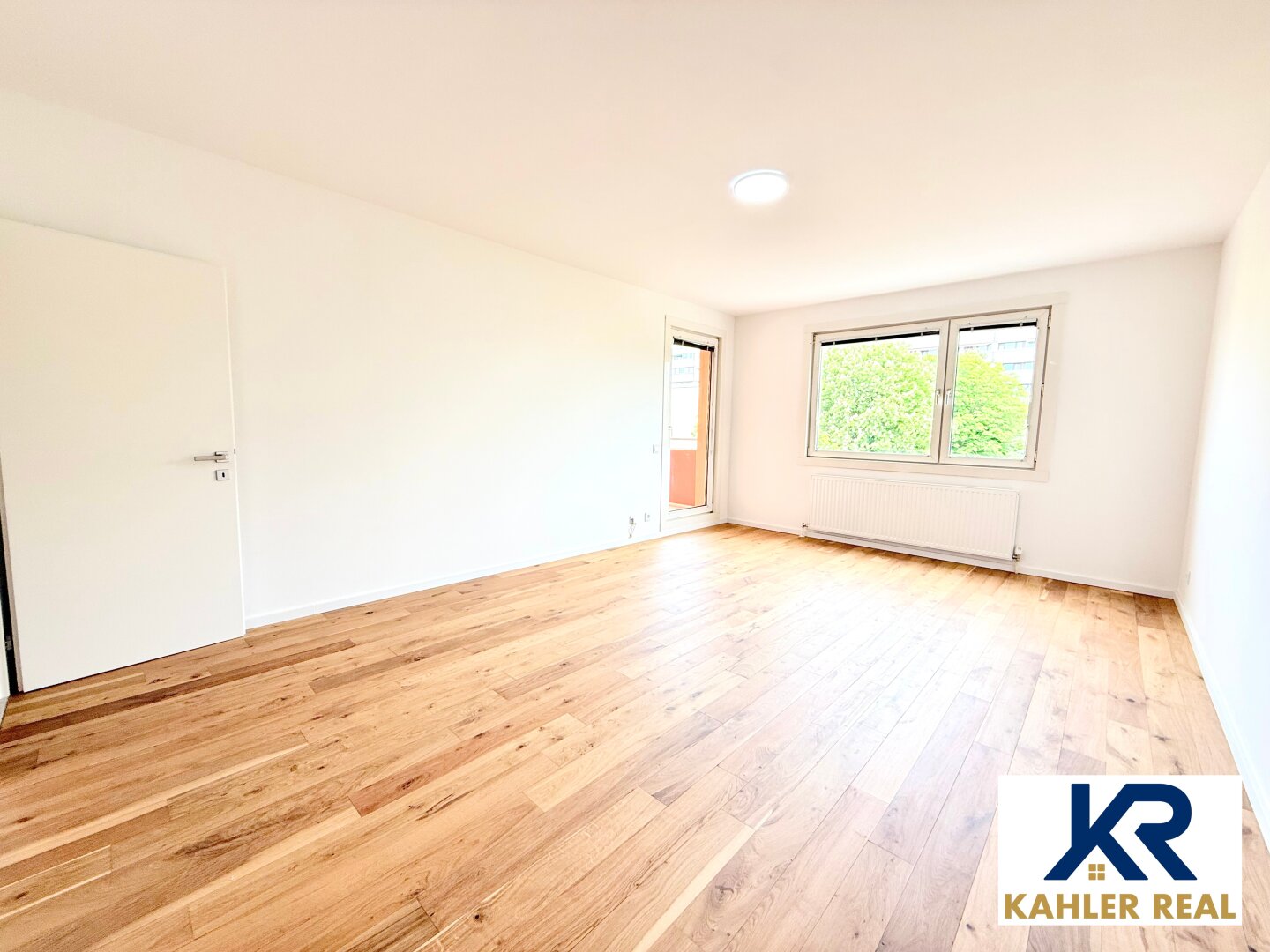 ERSTBEZUG nach Renovierung - 3 Zimmer Wohnung mit Loggia nahe Donau
