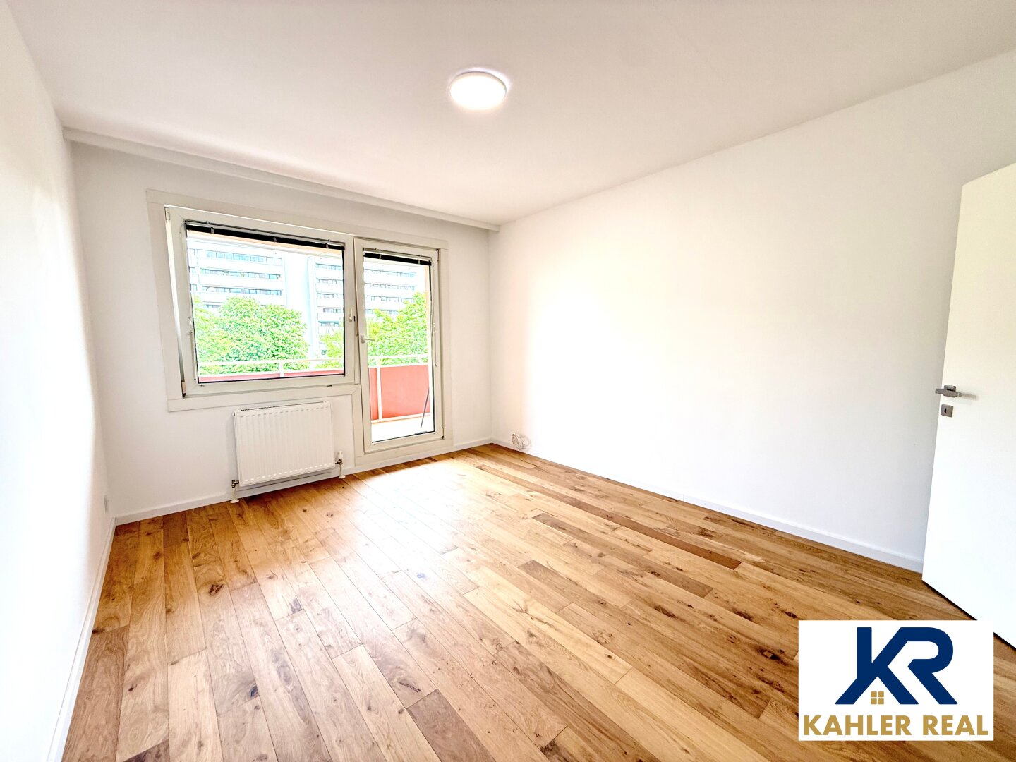 ERSTBEZUG nach Renovierung - 3 Zimmer Wohnung mit Loggia nahe Donau