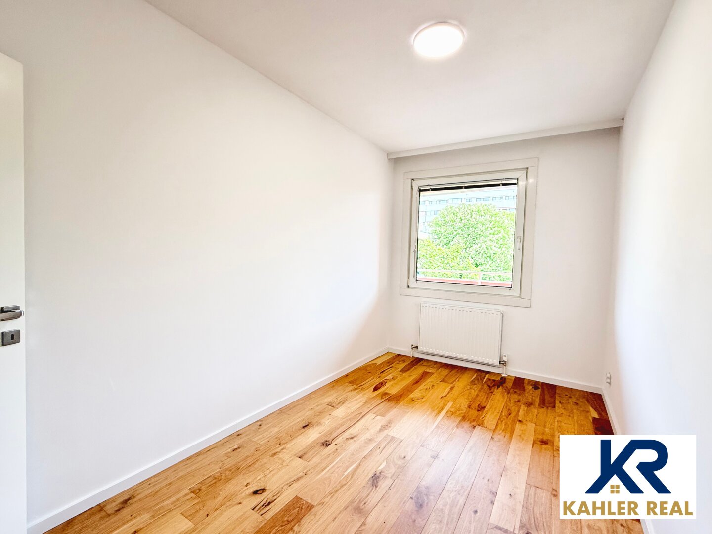 ERSTBEZUG nach Renovierung - 3 Zimmer Wohnung mit Loggia nahe Donau