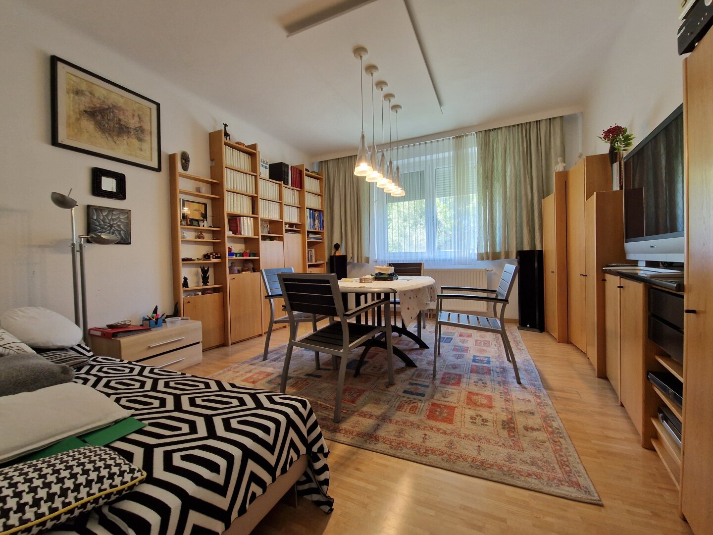 EG: Wohnzimmer ca. 18,96 m²