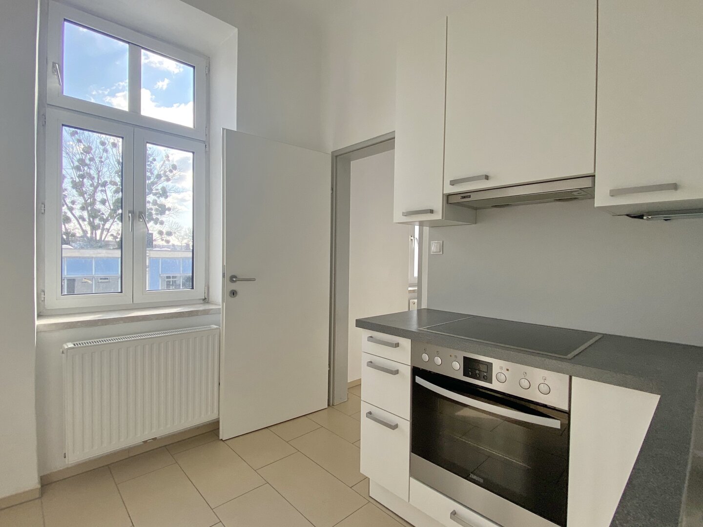 Zinshaus mit signifikantem Entwicklungspotenzial und bestandsfreien Flächen