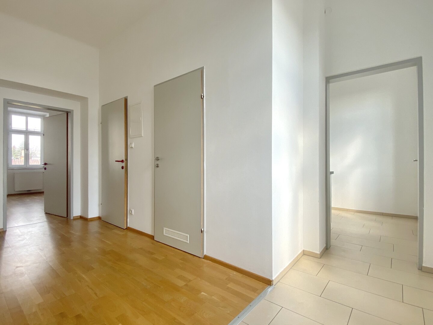 Zinshaus mit signifikantem Entwicklungspotenzial und bestandsfreien Flächen