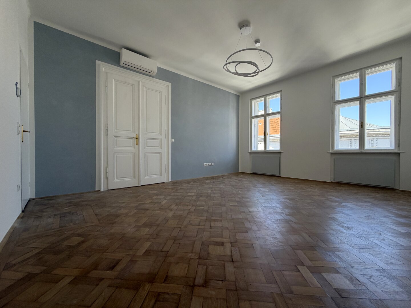 Erstbezug nach Generalsanierung – Stilvolle Altbauwohnung im letzten Liftstock eines Jahrhundertwendehauses