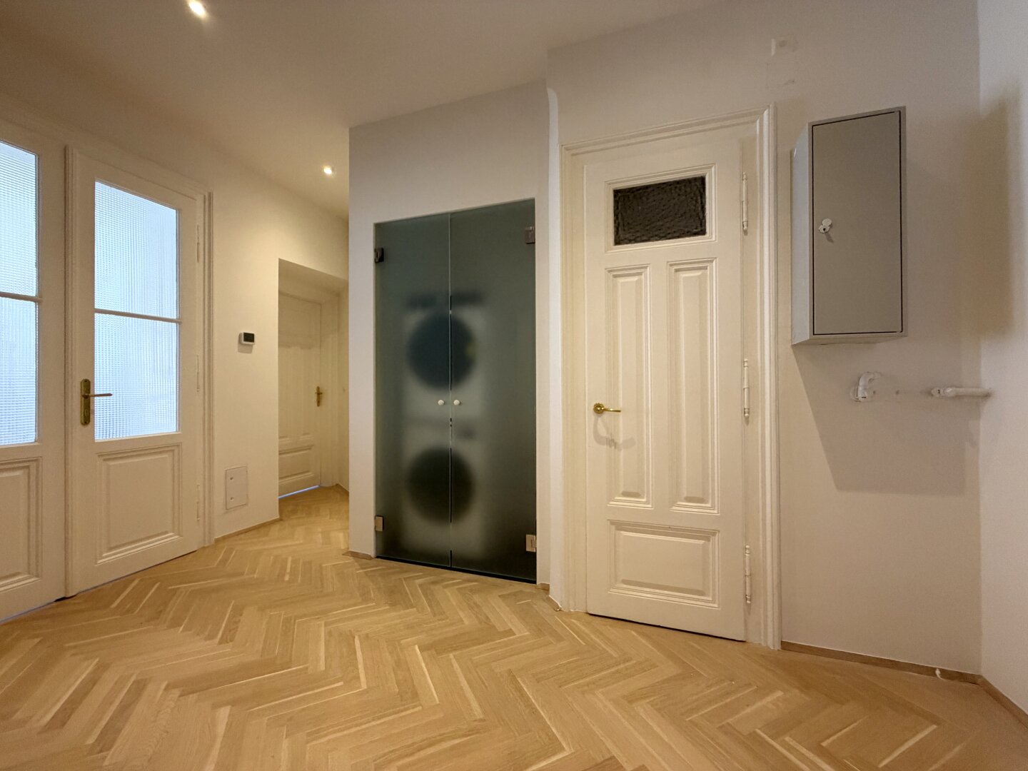 Erstbezug nach Generalsanierung – Stilvolle Altbauwohnung im letzten Liftstock eines Jahrhundertwendehauses