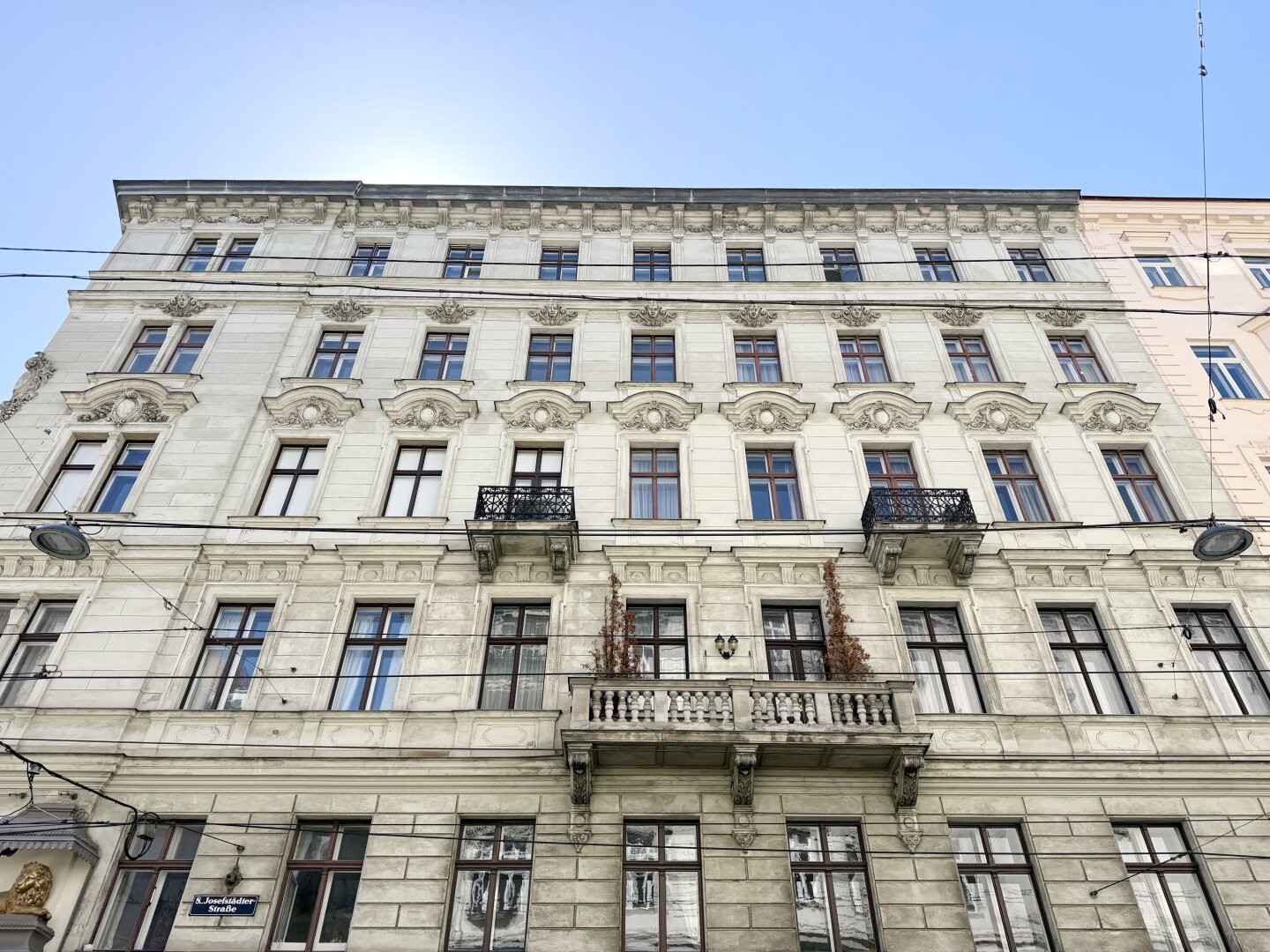 Erstbezug nach Generalsanierung – Stilvolle Altbauwohnung im letzten Liftstock eines Jahrhundertwendehauses