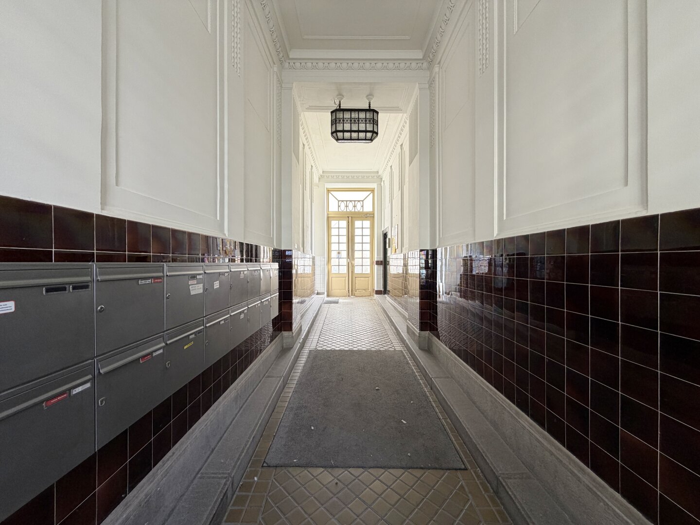 Wiener Zinshaus mit Entwicklungspotential, Rohdachboden und bestandsfreiem Hofgebäude