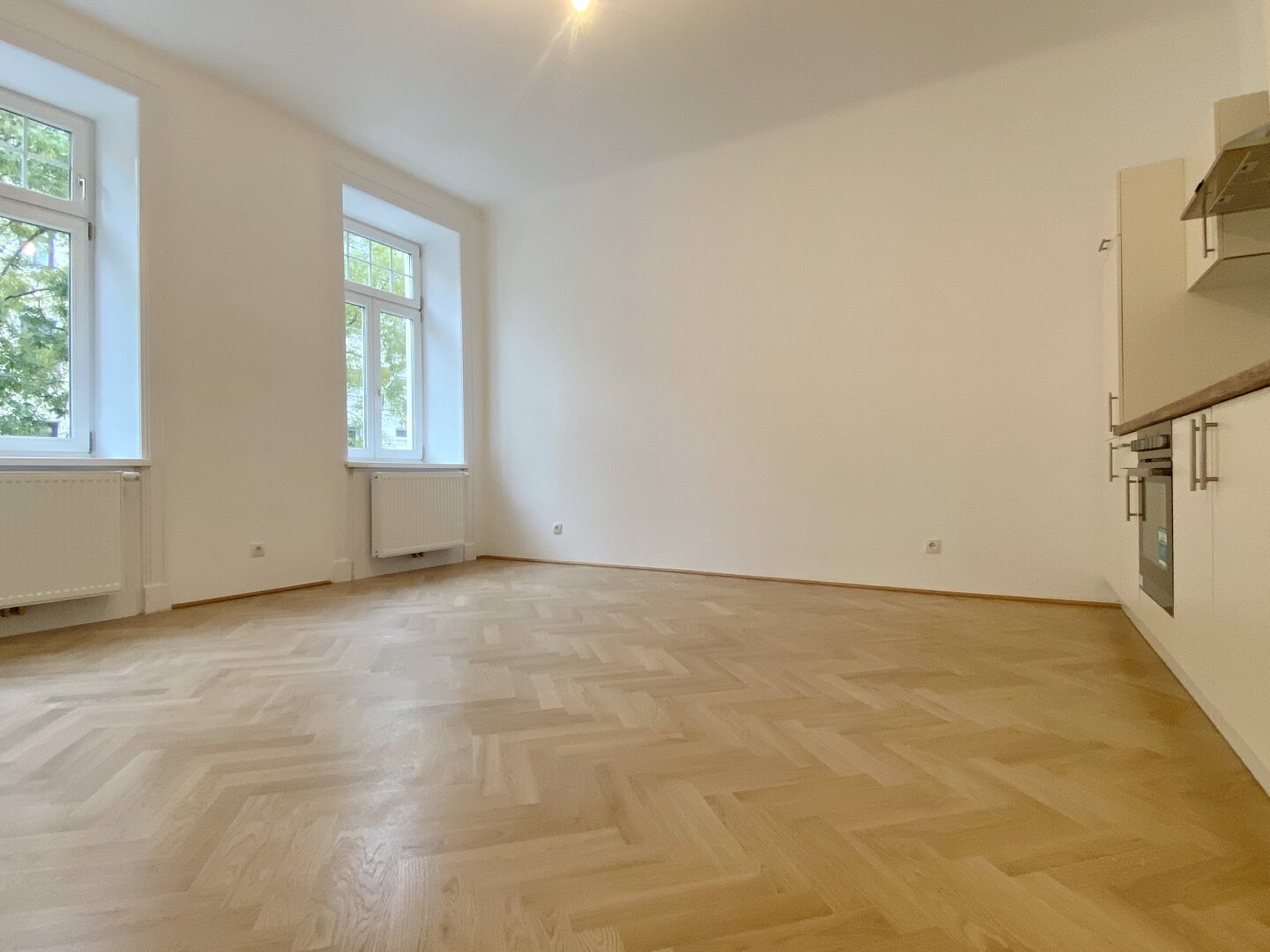 Wiener Zinshaus mit Entwicklungspotential, Rohdachboden und bestandsfreiem Hofgebäude
