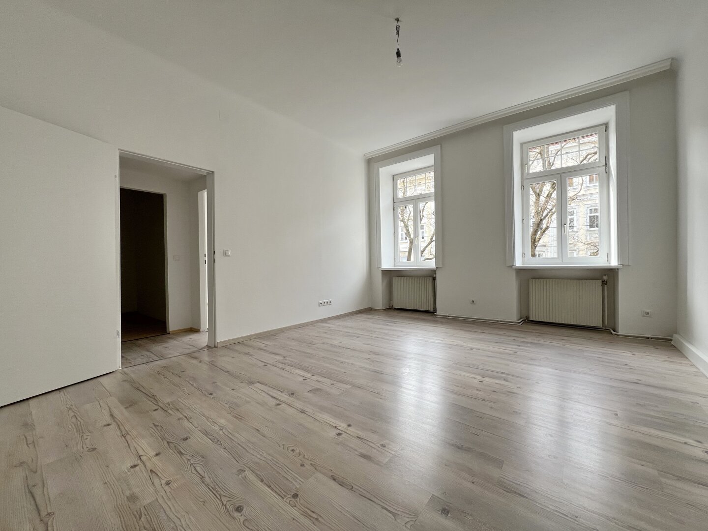 Wiener Zinshaus mit Entwicklungspotential, Rohdachboden und bestandsfreiem Hofgebäude