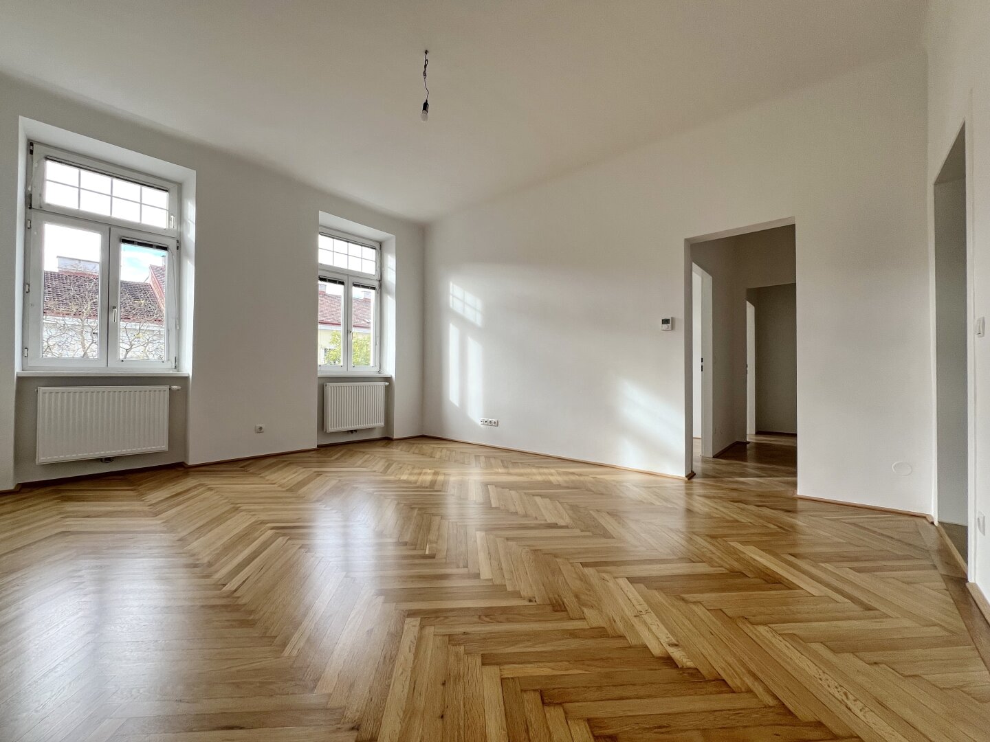 Wiener Zinshaus mit Entwicklungspotential, Rohdachboden und bestandsfreiem Hofgebäude