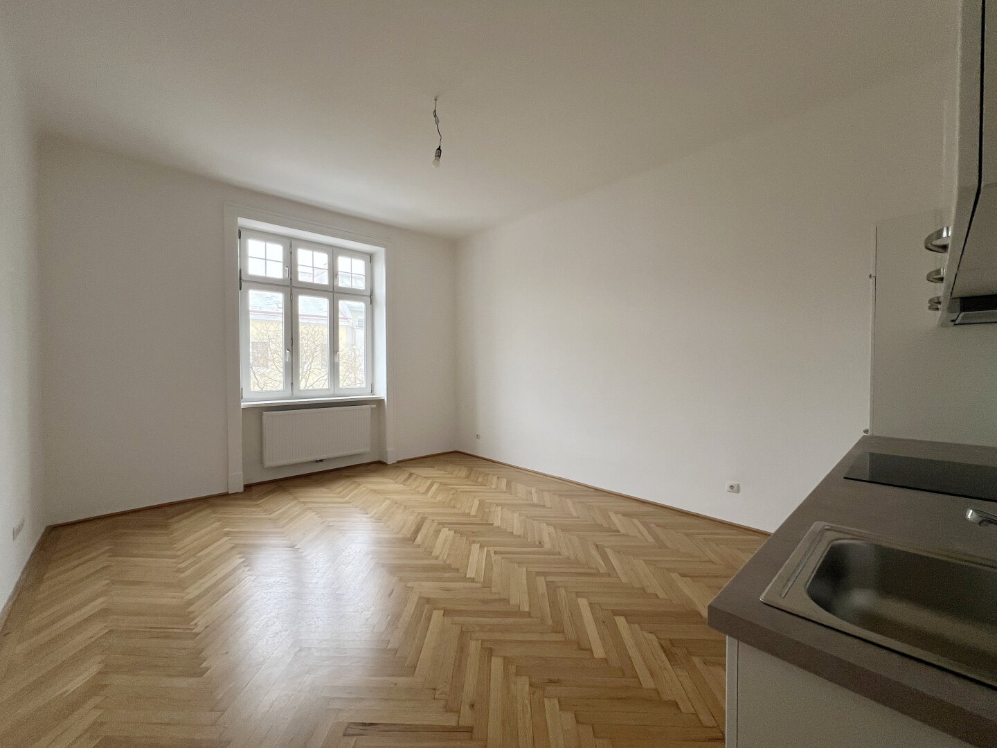 Wiener Zinshaus mit Entwicklungspotential, Rohdachboden und bestandsfreiem Hofgebäude