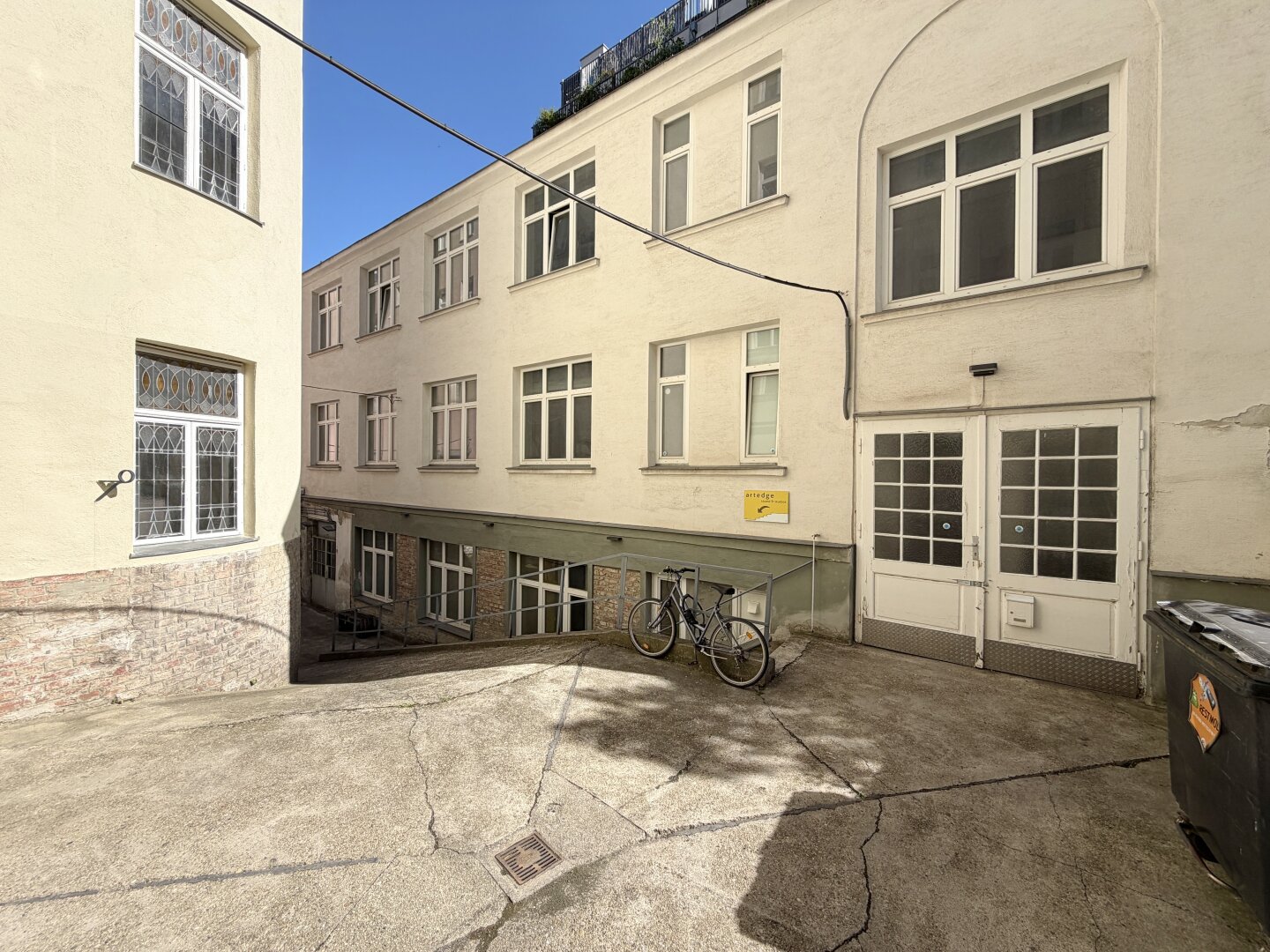 Wiener Zinshaus mit Entwicklungspotential, Rohdachboden und bestandsfreiem Hofgebäude