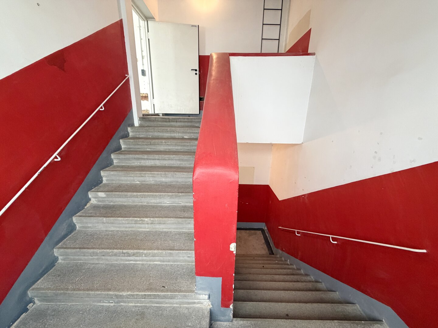 Wiener Zinshaus mit Entwicklungspotential, Rohdachboden und bestandsfreiem Hofgebäude