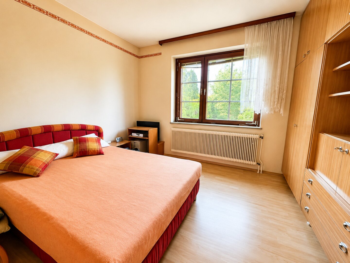 Einfamilienhaus mit Innenhof, Nebengebäuden und Entwicklungspotenzial in Wilfersdorf