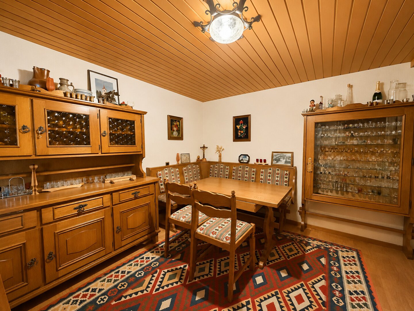 Einfamilienhaus mit Innenhof, Nebengebäuden und Entwicklungspotenzial in Wilfersdorf