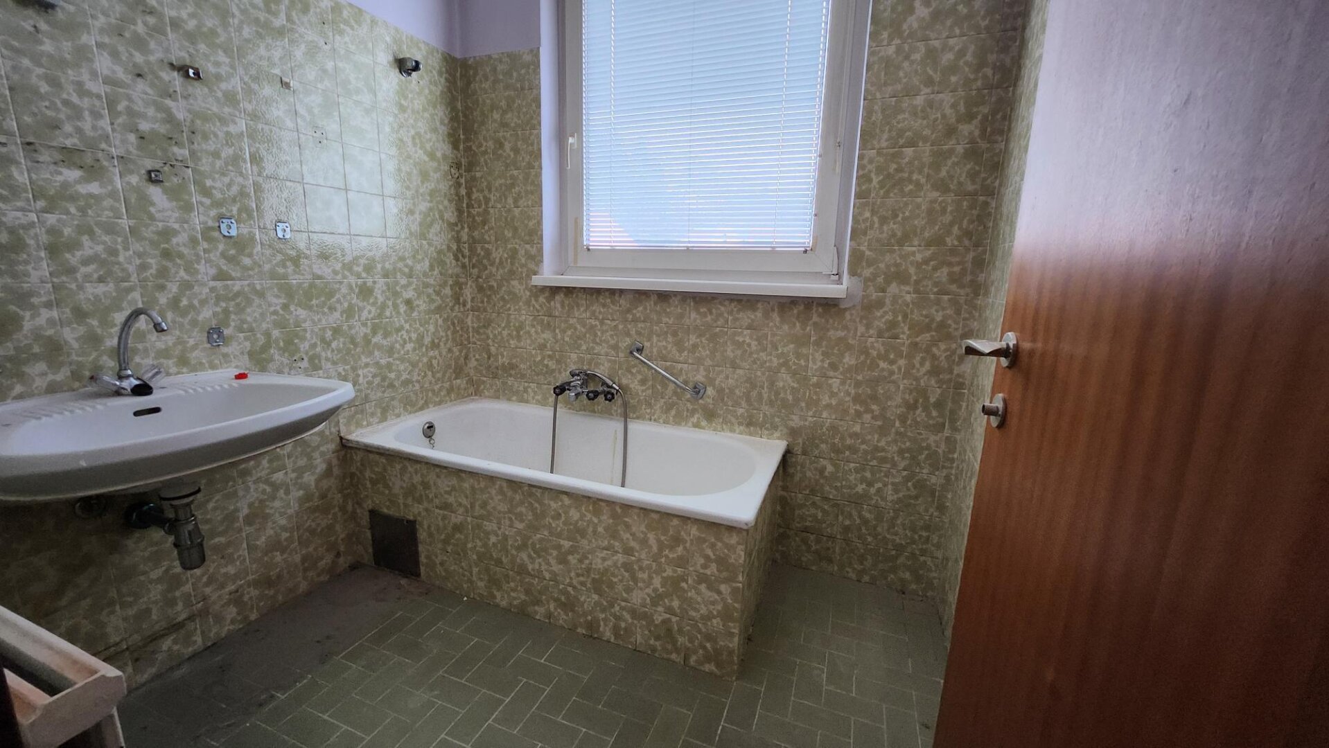 GEFÖRDERT! MIETE INKLUSIVE BK, HEIZKOSTEN UND WARMWASSER!