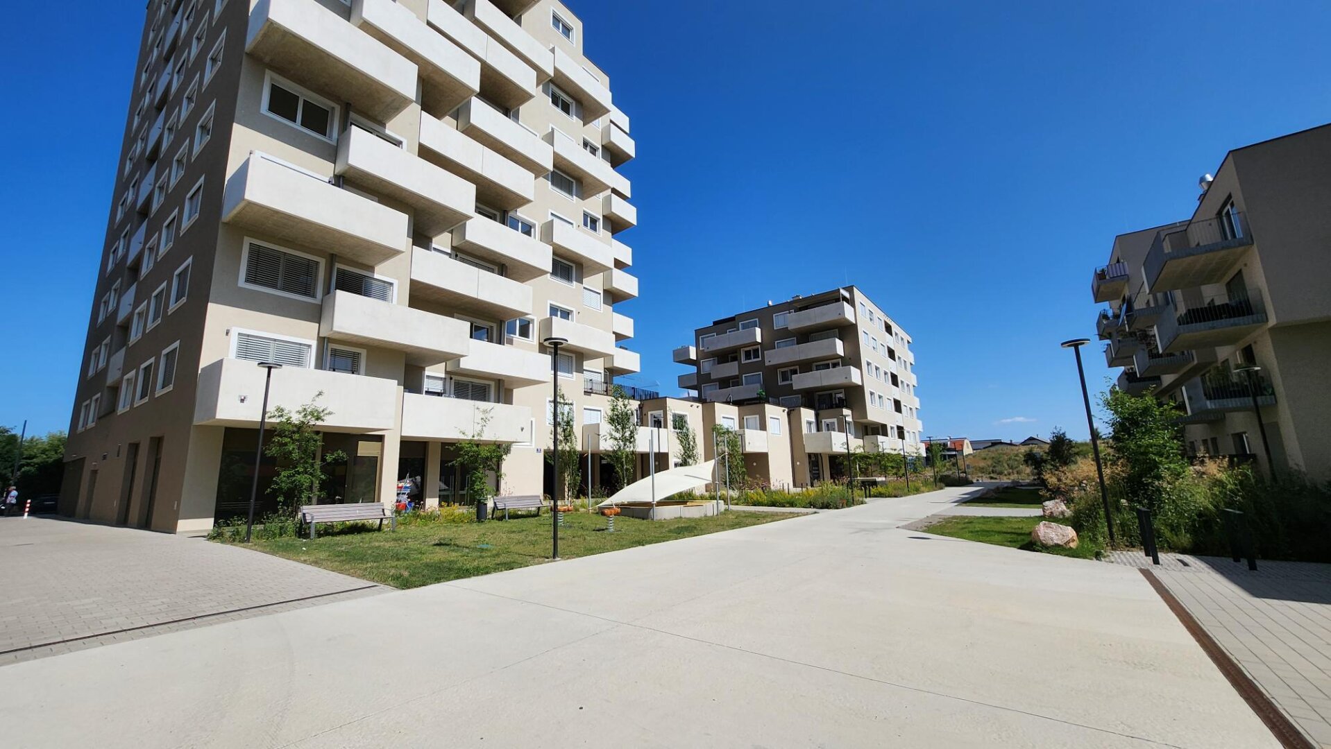 MIETKAUF! GEGENÜBER HIRSCHSTETTNER BADETEICH!