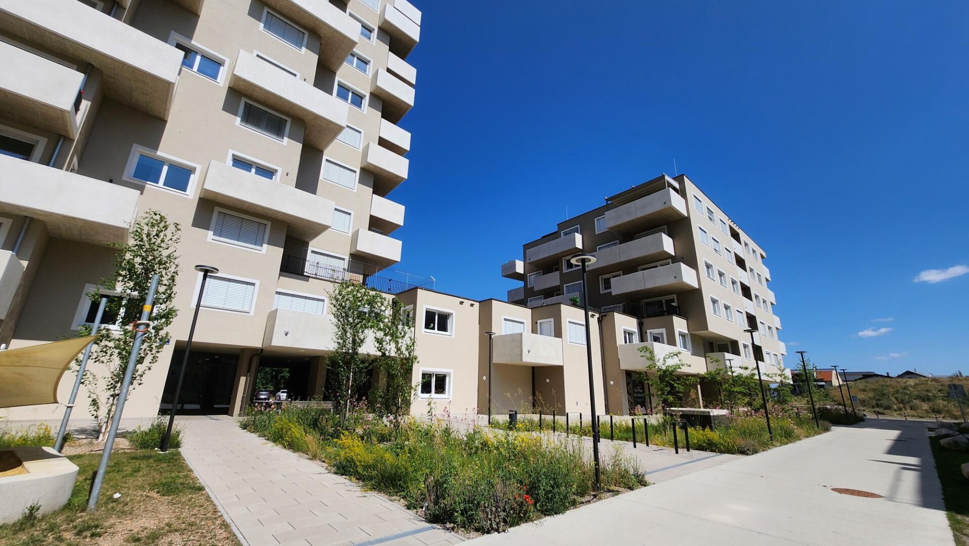 MIETKAUF! GEGENÜBER HIRSCHSTETTNER BADETEICH!