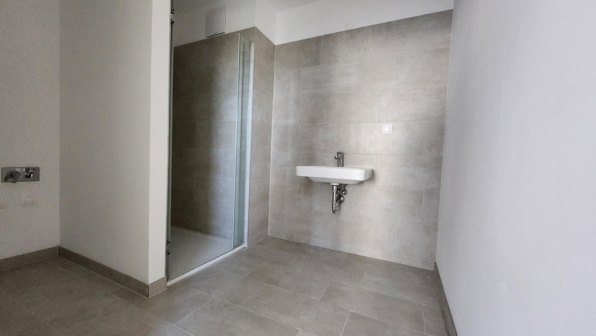 MIETKAUF! GEGENÜBER HIRSCHSTETTNER BADETEICH!