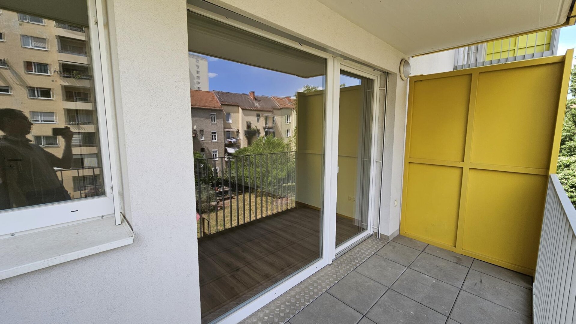 Zwei Zimmer Genossenschaftswohnung mit Balkon