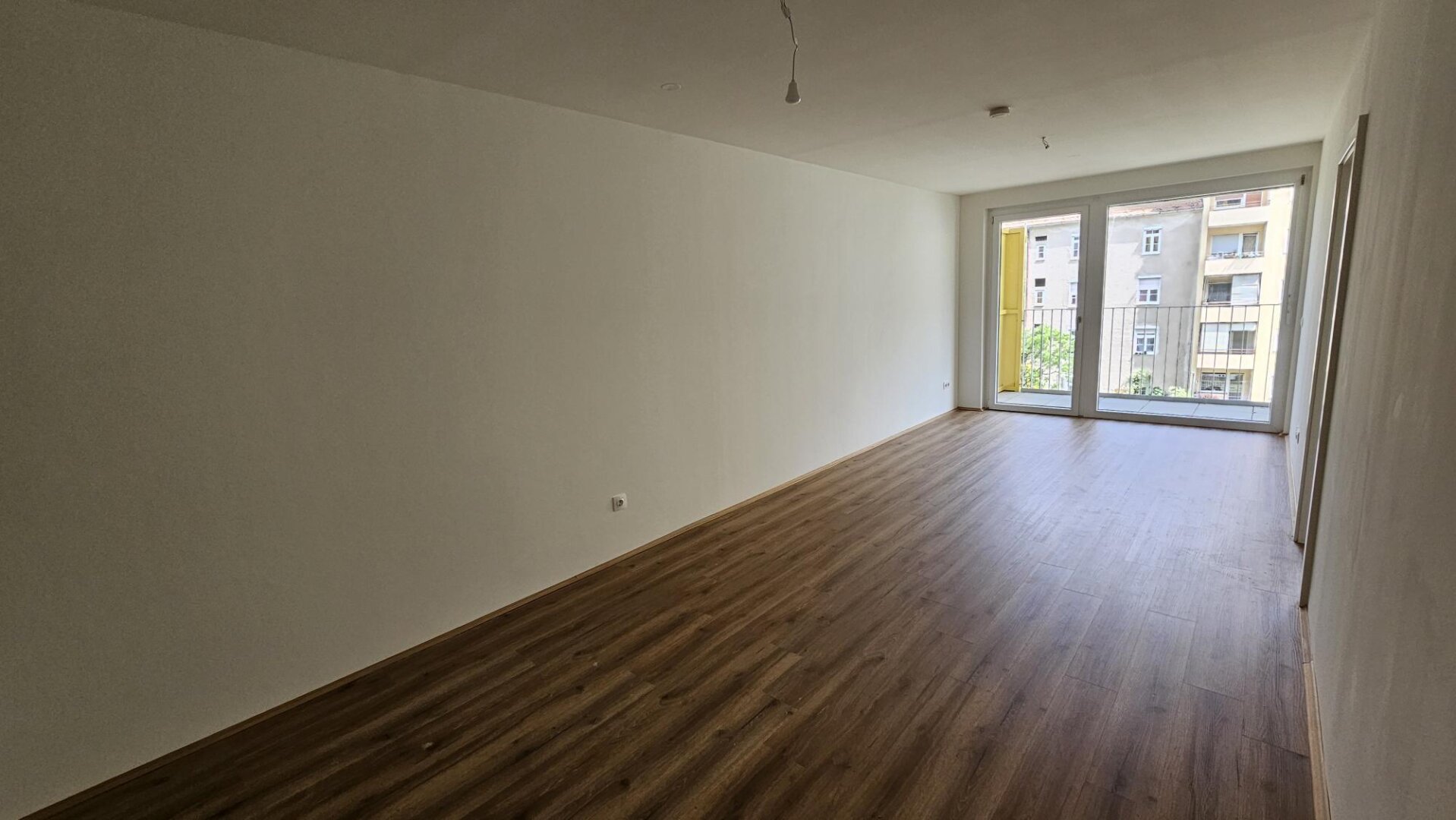Zwei Zimmer Genossenschaftswohnung mit Balkon
