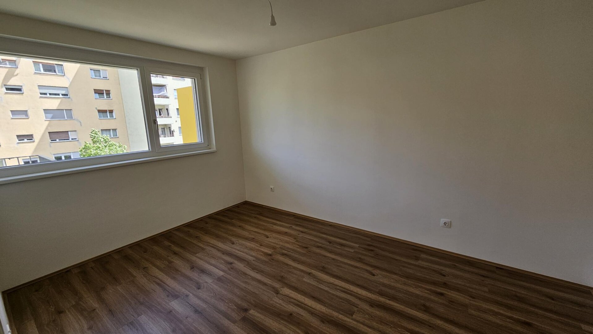 Zwei Zimmer Genossenschaftswohnung mit Balkon