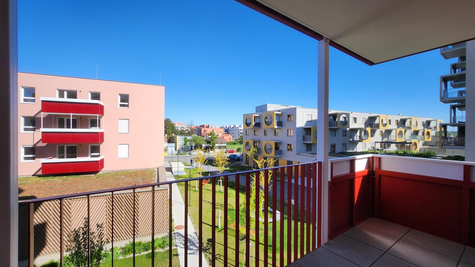 SONNE, BALKON & BADETEICH - 2 ZIMMERWOHNUNG IM JONAS AM FELD!