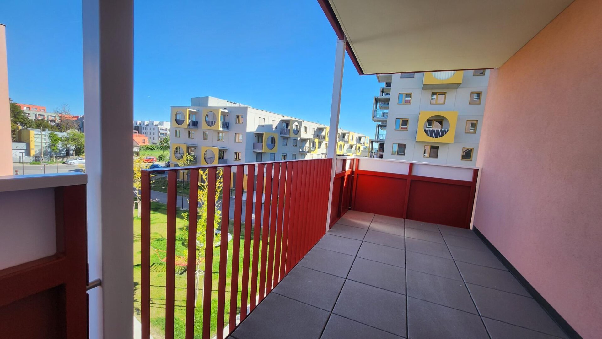 SONNE, BALKON & BADETEICH - 2 ZIMMERWOHNUNG IM JONAS AM FELD!