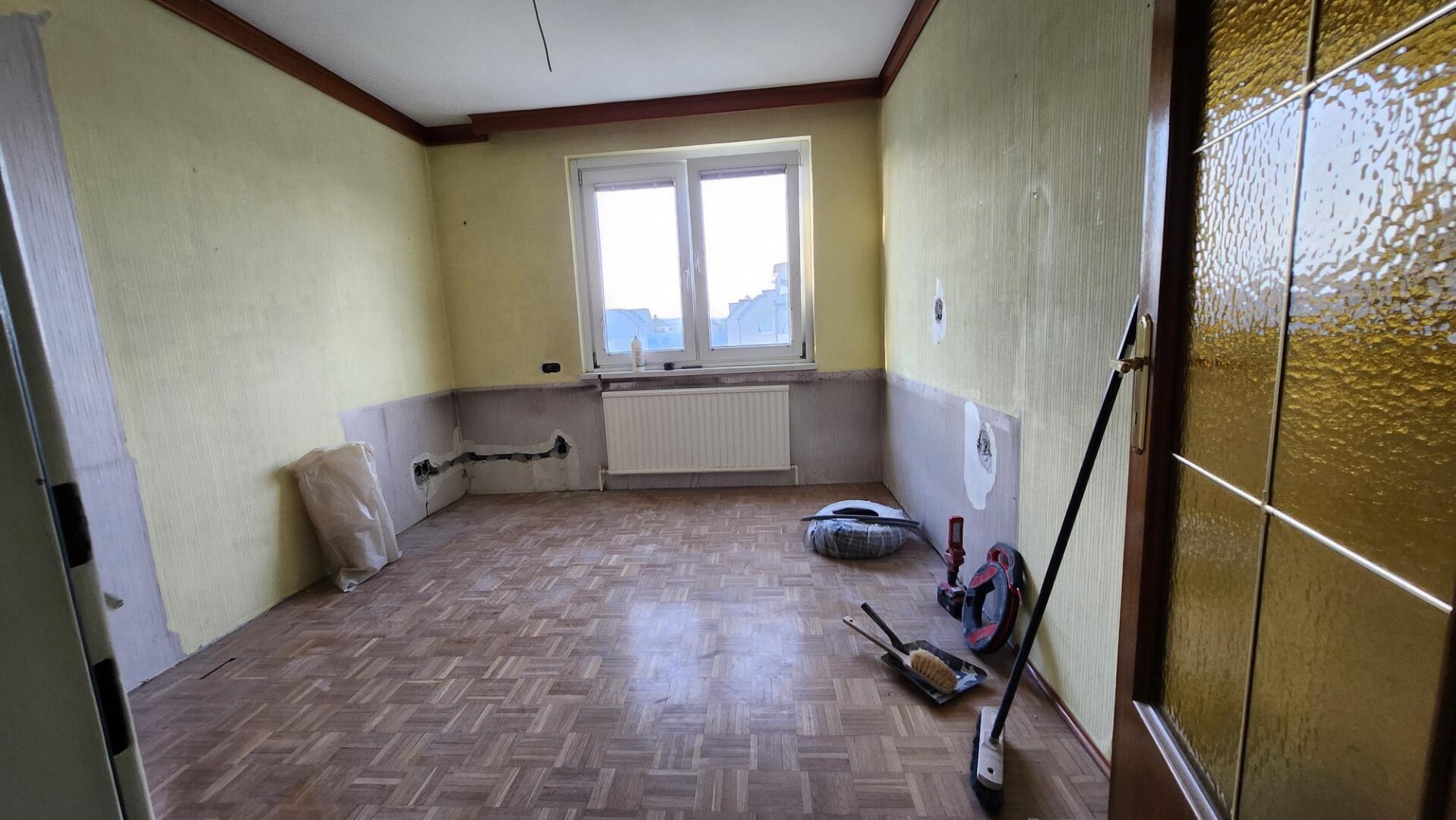 DREI ZIMMERWOHNUNG - UNBEFRISTETE MIETDAUER UND INKL HEIZKOSTEN