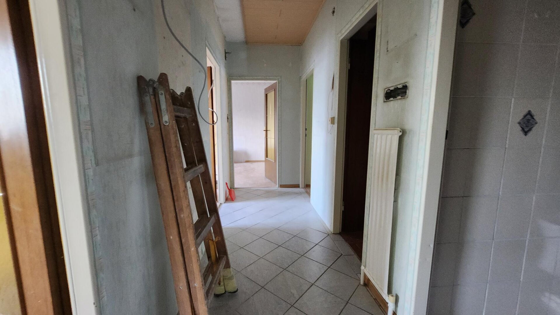 DREI ZIMMERWOHNUNG - UNBEFRISTETE MIETDAUER UND INKL HEIZKOSTEN