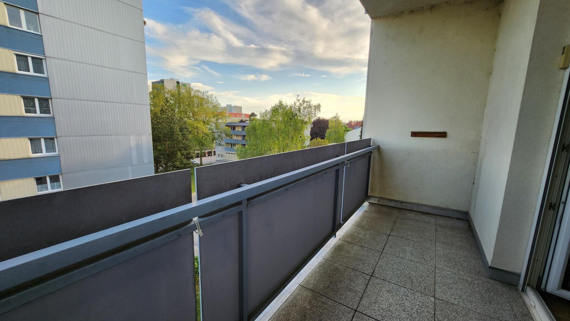 DREI ZIMMERWOHNUNG - UNBEFRISTETE MIETDAUER UND INKL HEIZKOSTEN