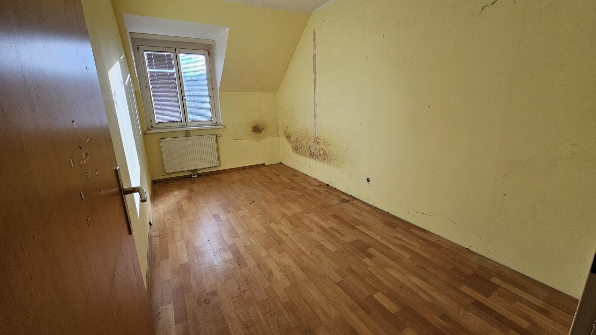 PROVISIONSFREIE 3 ZIMMER DACHGESCHOSSWOHNUNG ! FLORIANIWEG 1!