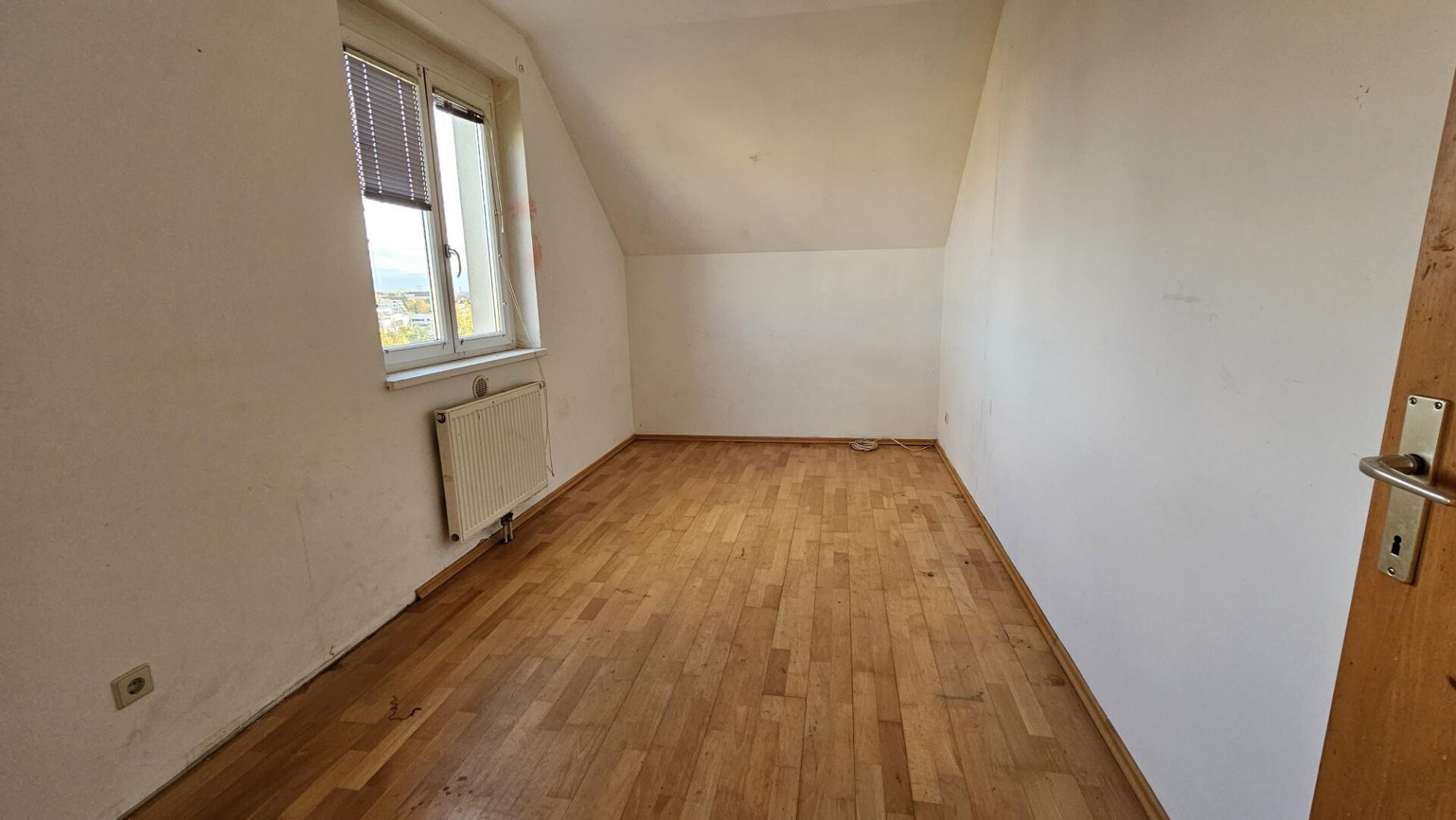 PROVISIONSFREIE 3 ZIMMER DACHGESCHOSSWOHNUNG ! FLORIANIWEG 1!