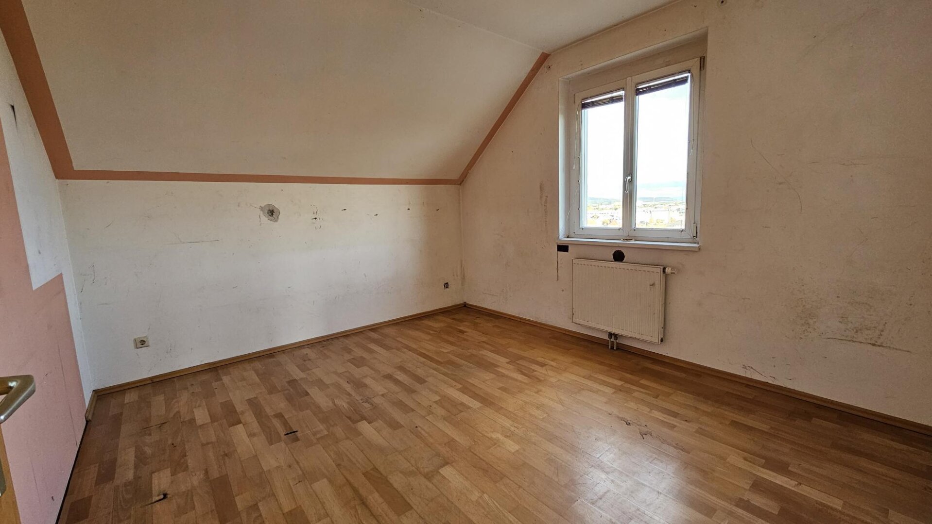 PROVISIONSFREIE 3 ZIMMER DACHGESCHOSSWOHNUNG ! FLORIANIWEG 1!