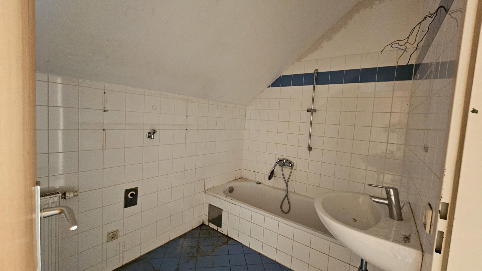 PROVISIONSFREIE 3 ZIMMER DACHGESCHOSSWOHNUNG ! FLORIANIWEG 1!