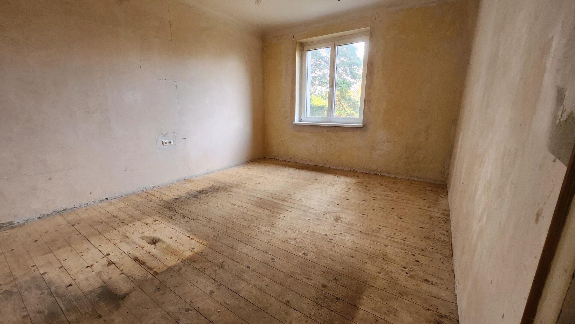 GÜNSTIGE 2 ZIMMER-WOHNUNG!