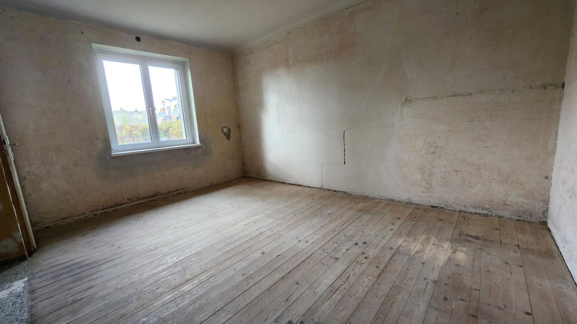 GÜNSTIGE 2 ZIMMER-WOHNUNG!
