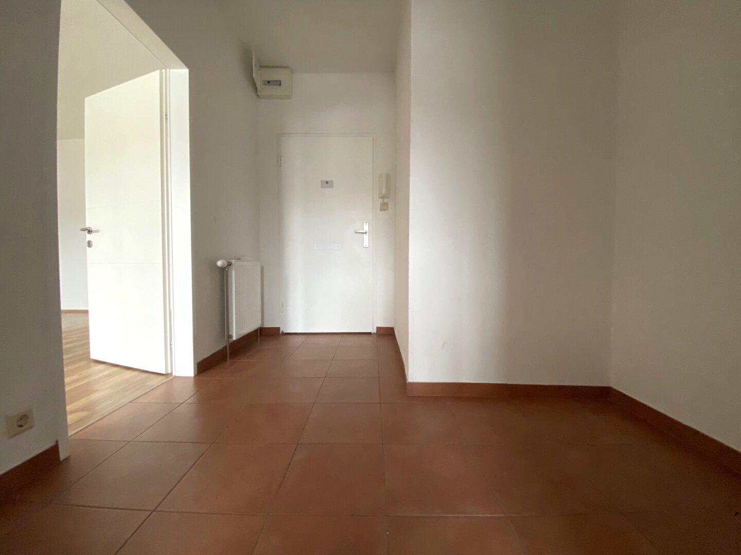 KLEIN, FEIN UND MIT LOGGIA! € 750,- INKLUSIVE BETRIEBSKOSTEN UND HEIZKOSTEN!