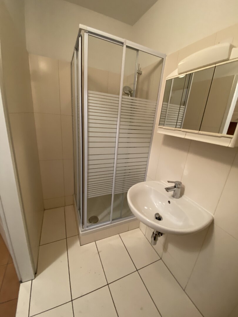 KLEIN, FEIN UND MIT LOGGIA! € 750,- INKLUSIVE BETRIEBSKOSTEN UND HEIZKOSTEN!