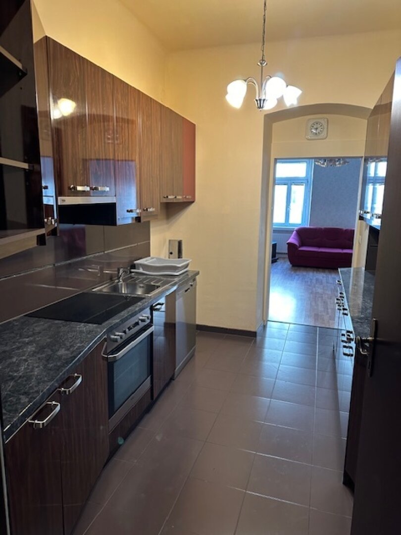 Großzügige Altbauwohnung mit neuwertige Küche und Lift nähe Meidlinger Hauptstraße