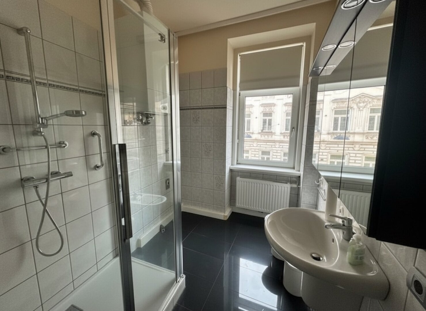 Großzügige Altbauwohnung mit neuwertige Küche und Lift nähe Meidlinger Hauptstraße