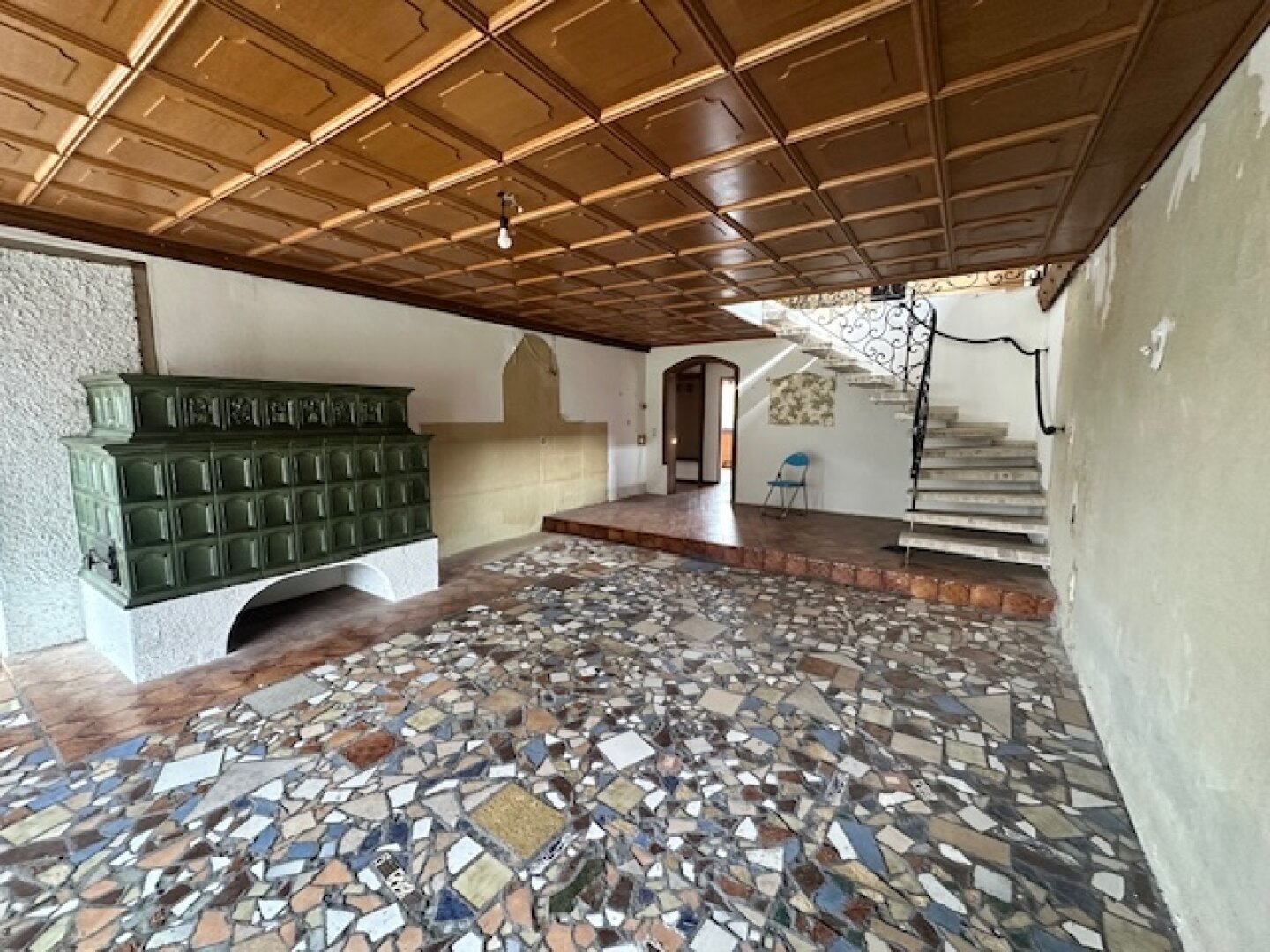 EINFAMILIENHAUS mit POOL und GARTEN auf 1000 m² PACHTGRUND - RENOVIERUNGSBEDÜRFTIG