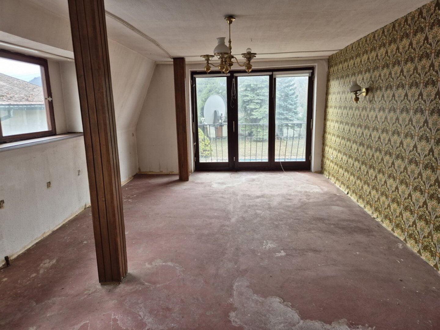 EINFAMILIENHAUS mit POOL und GARTEN auf 1000 m² PACHTGRUND - RENOVIERUNGSBEDÜRFTIG