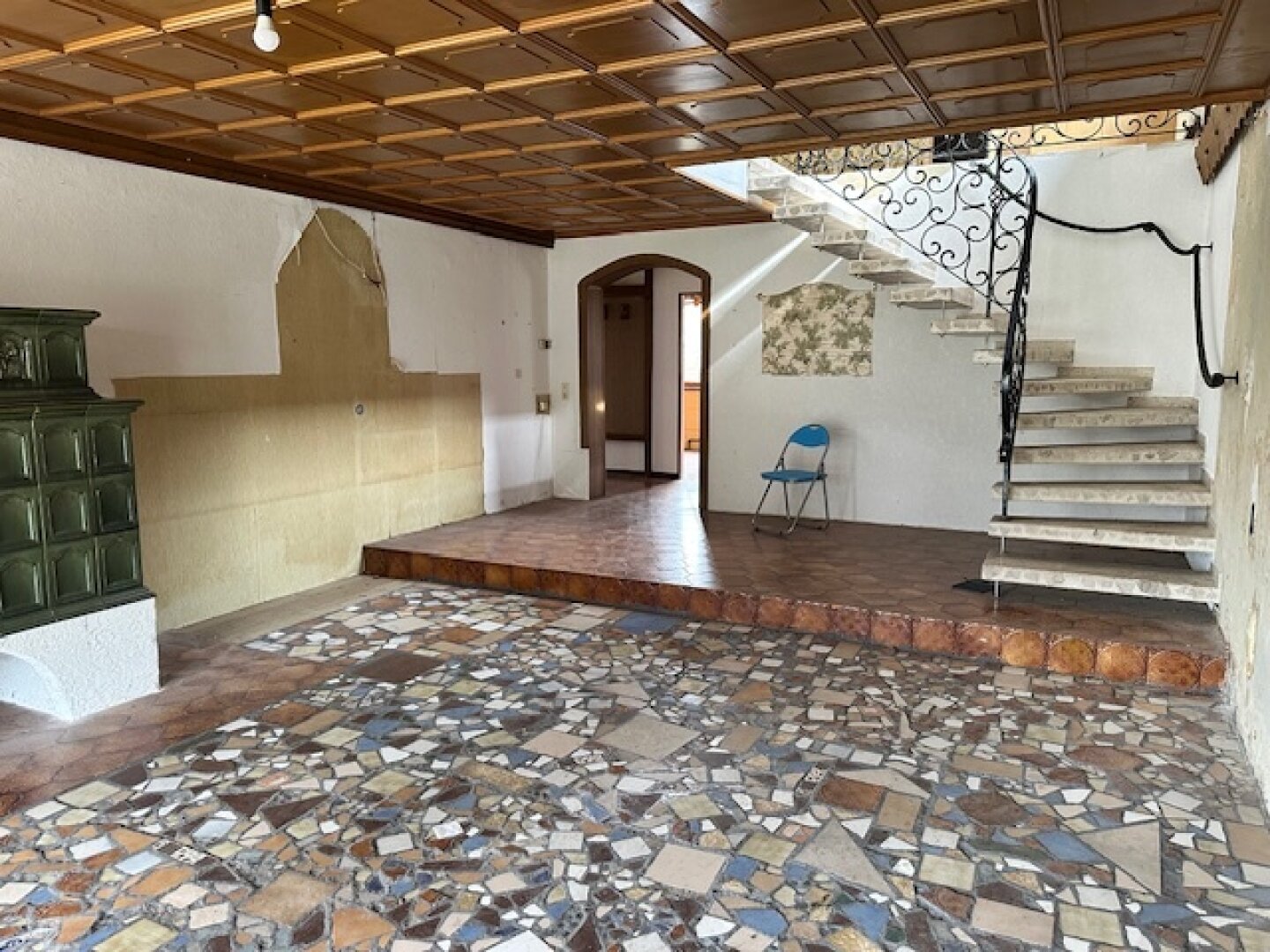 EINFAMILIENHAUS mit POOL und GARTEN auf 1000 m² PACHTGRUND - RENOVIERUNGSBEDÜRFTIG