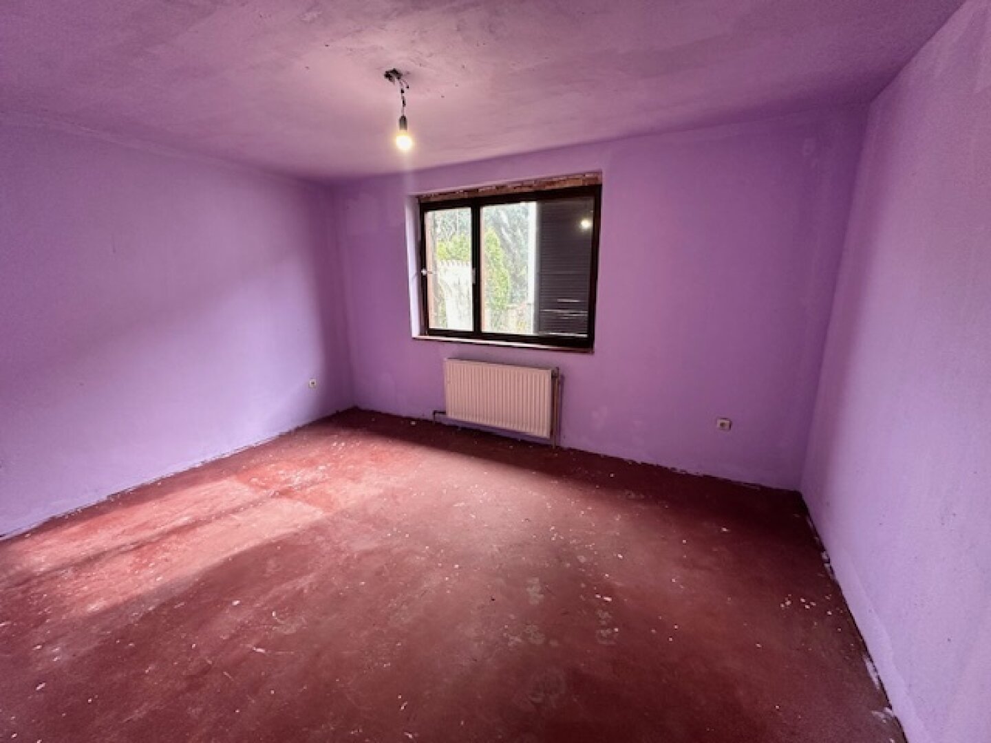 EINFAMILIENHAUS mit POOL und GARTEN auf 1000 m² PACHTGRUND - RENOVIERUNGSBEDÜRFTIG