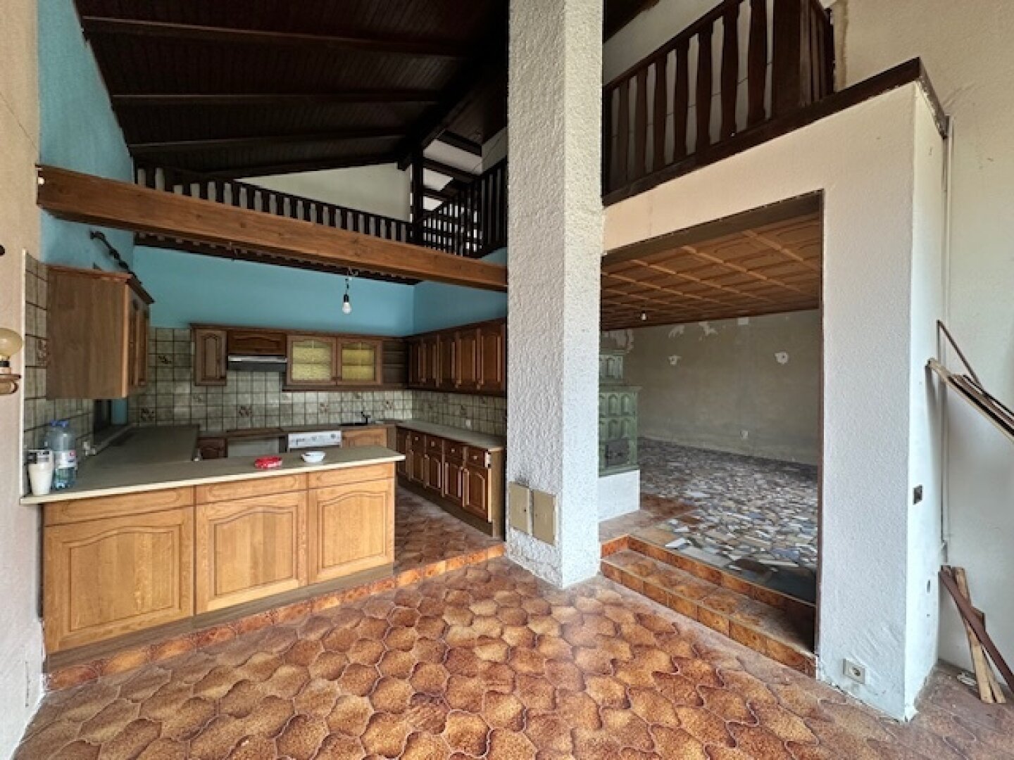 EINFAMILIENHAUS mit POOL und GARTEN auf 1000 m² PACHTGRUND - RENOVIERUNGSBEDÜRFTIG