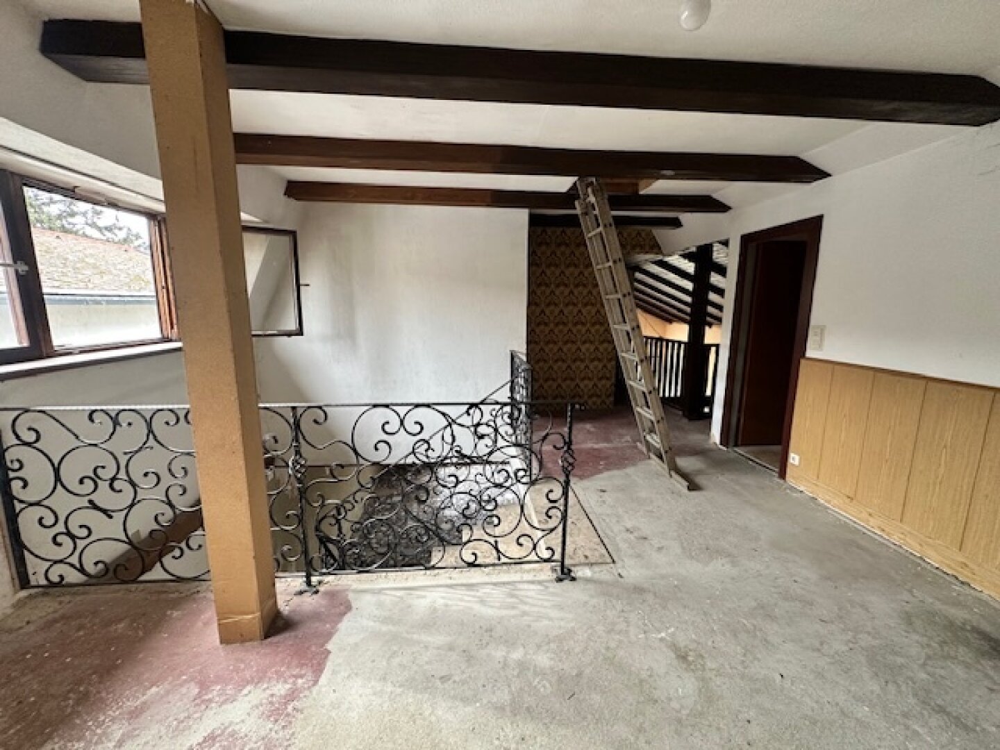 EINFAMILIENHAUS mit POOL und GARTEN auf 1000 m² PACHTGRUND - RENOVIERUNGSBEDÜRFTIG