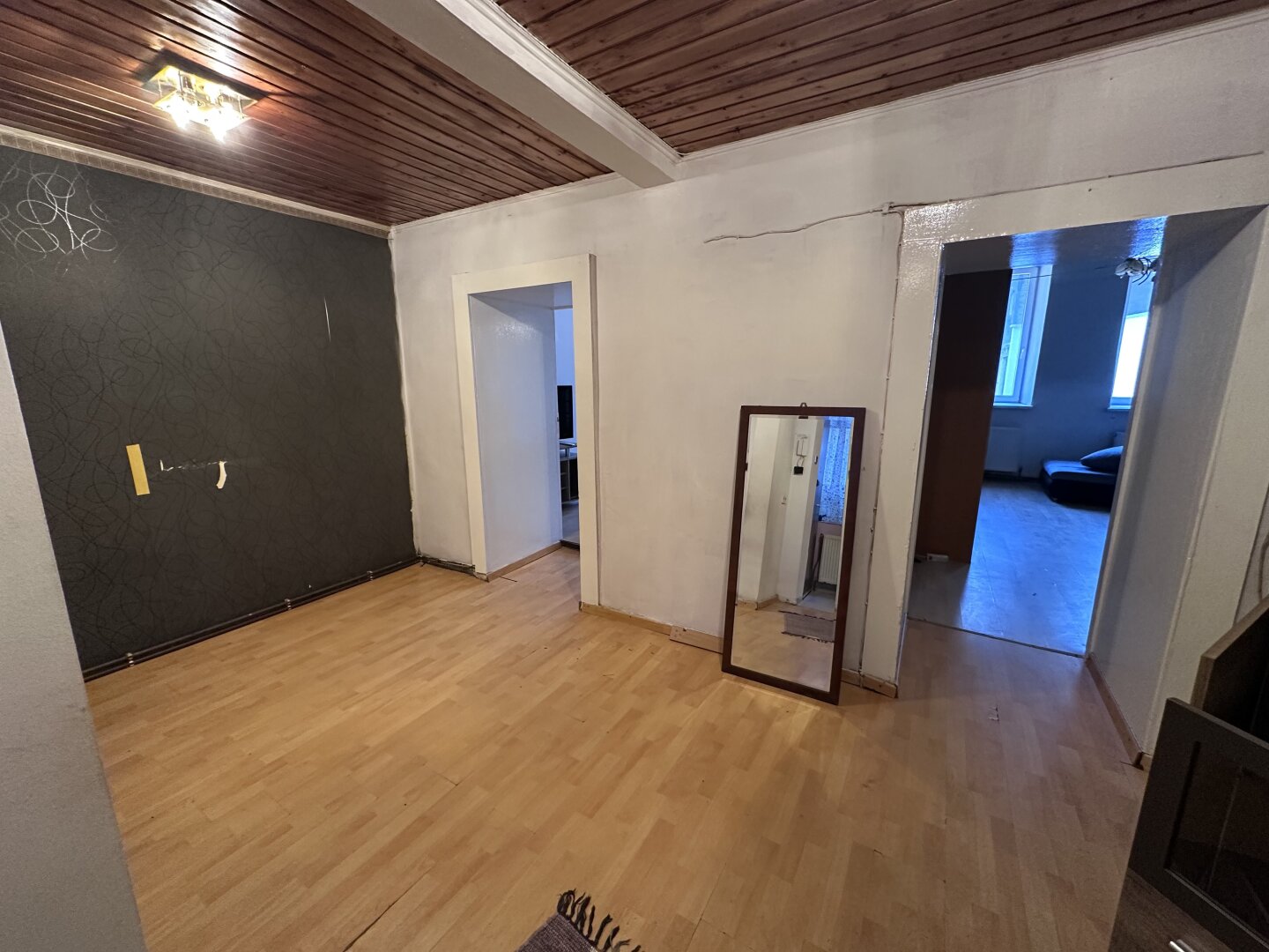 Unsanierte ERDGESCHOSSWOHNUNG - nähe Einsiedlerplatz