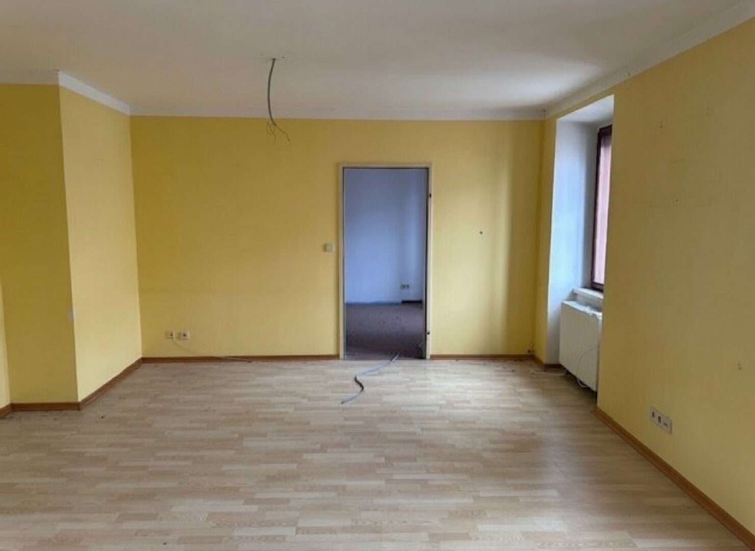 Bewilligtes Altbauprojekt mit Dachausbau direkt am Rochusmarkt