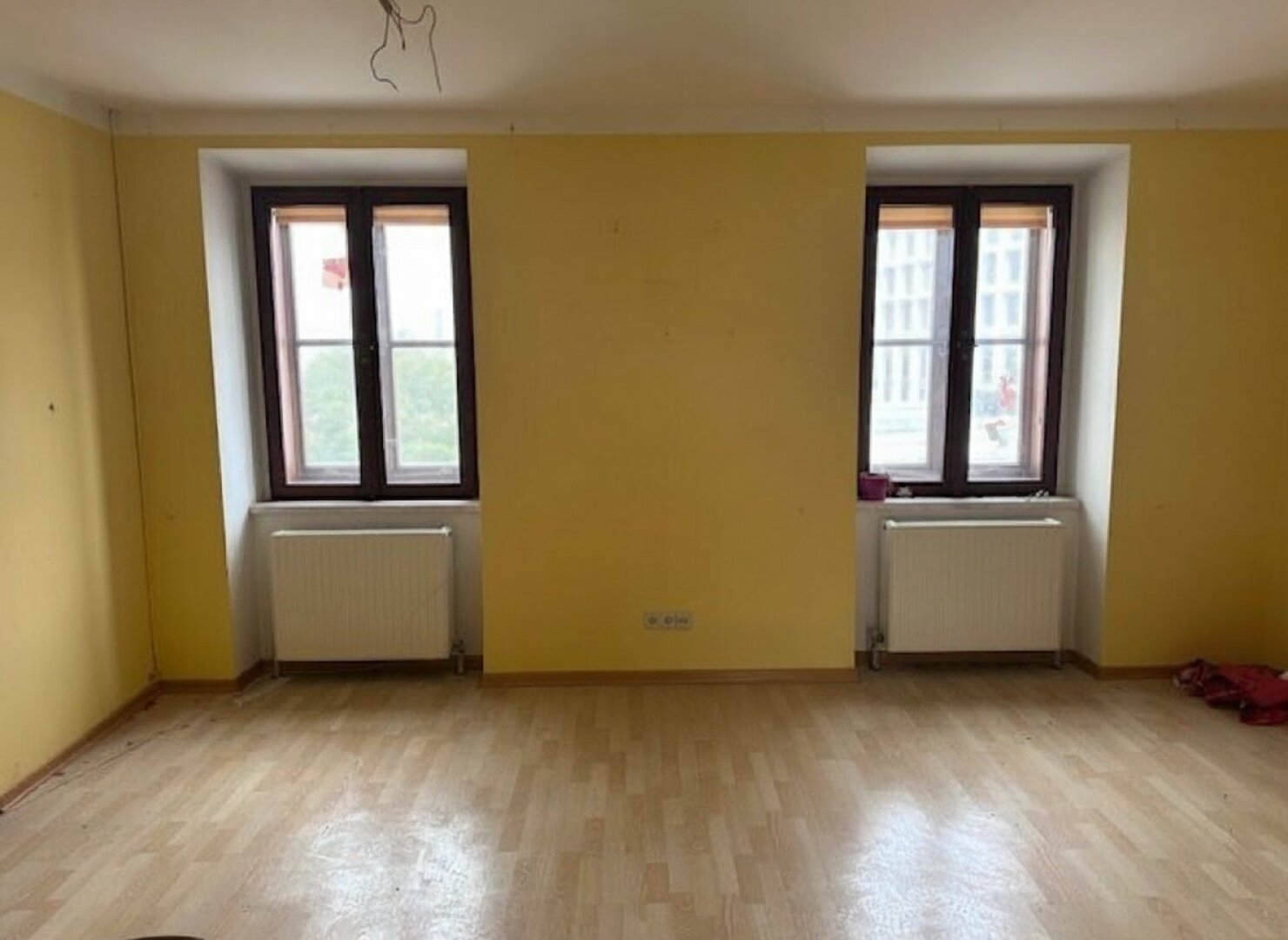 Bewilligtes Altbauprojekt mit Dachausbau direkt am Rochusmarkt